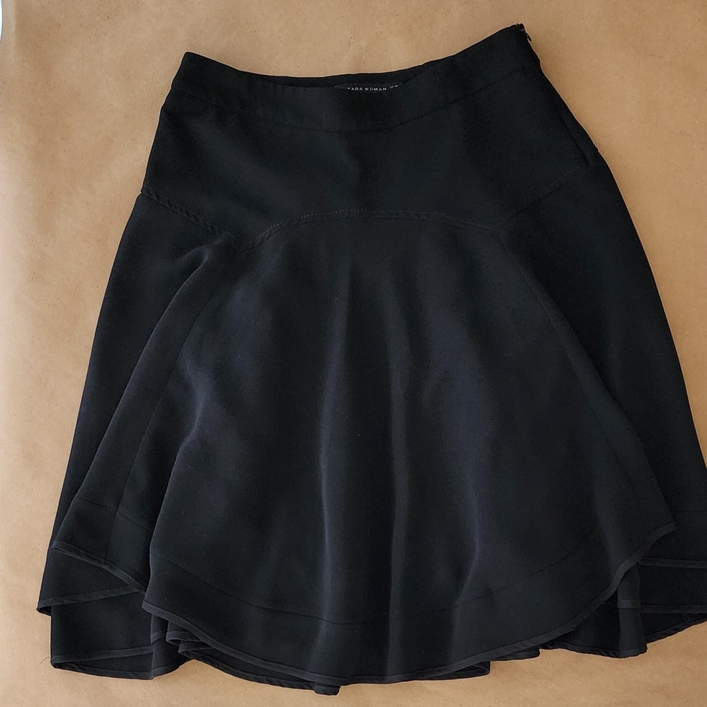 Zara Women. Black Skirt Size 8